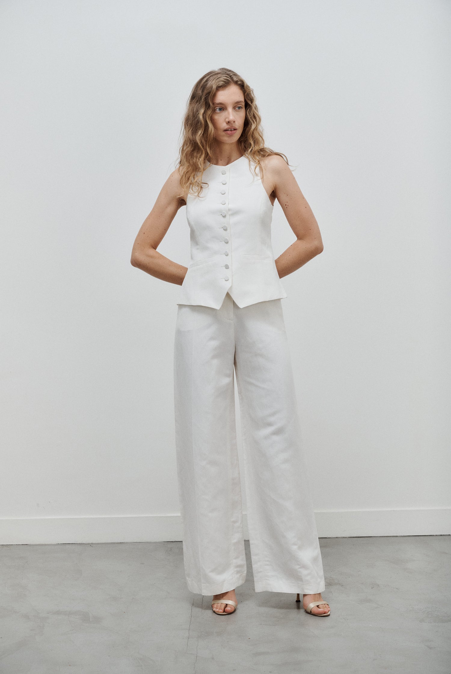 gilet veston de tailleur femme toile de lin et soie blanc cassé Made in France par Facettes Studio