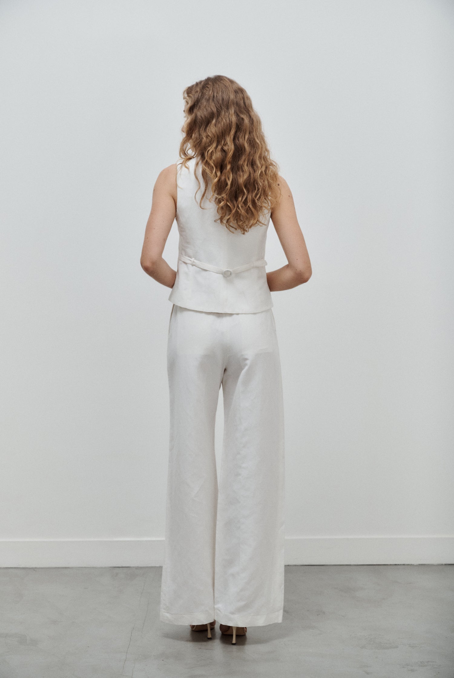 pantalon de tailleur femme toile de lin et soie blanc cassé Made in France par Facettes Studio