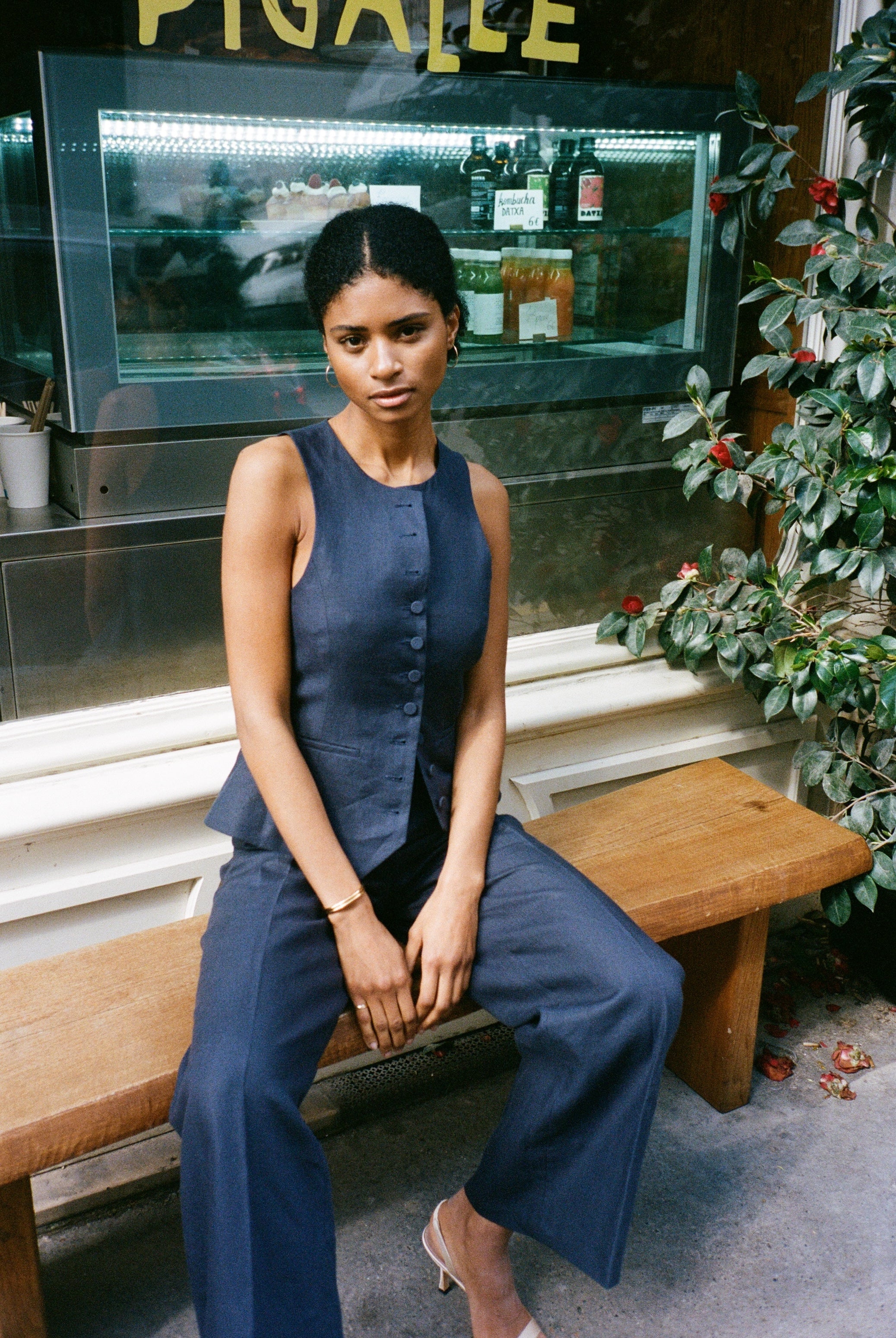 pantalon de tailleur femme toile de lin GOTS bleu marine Made in France par Facettes Studio