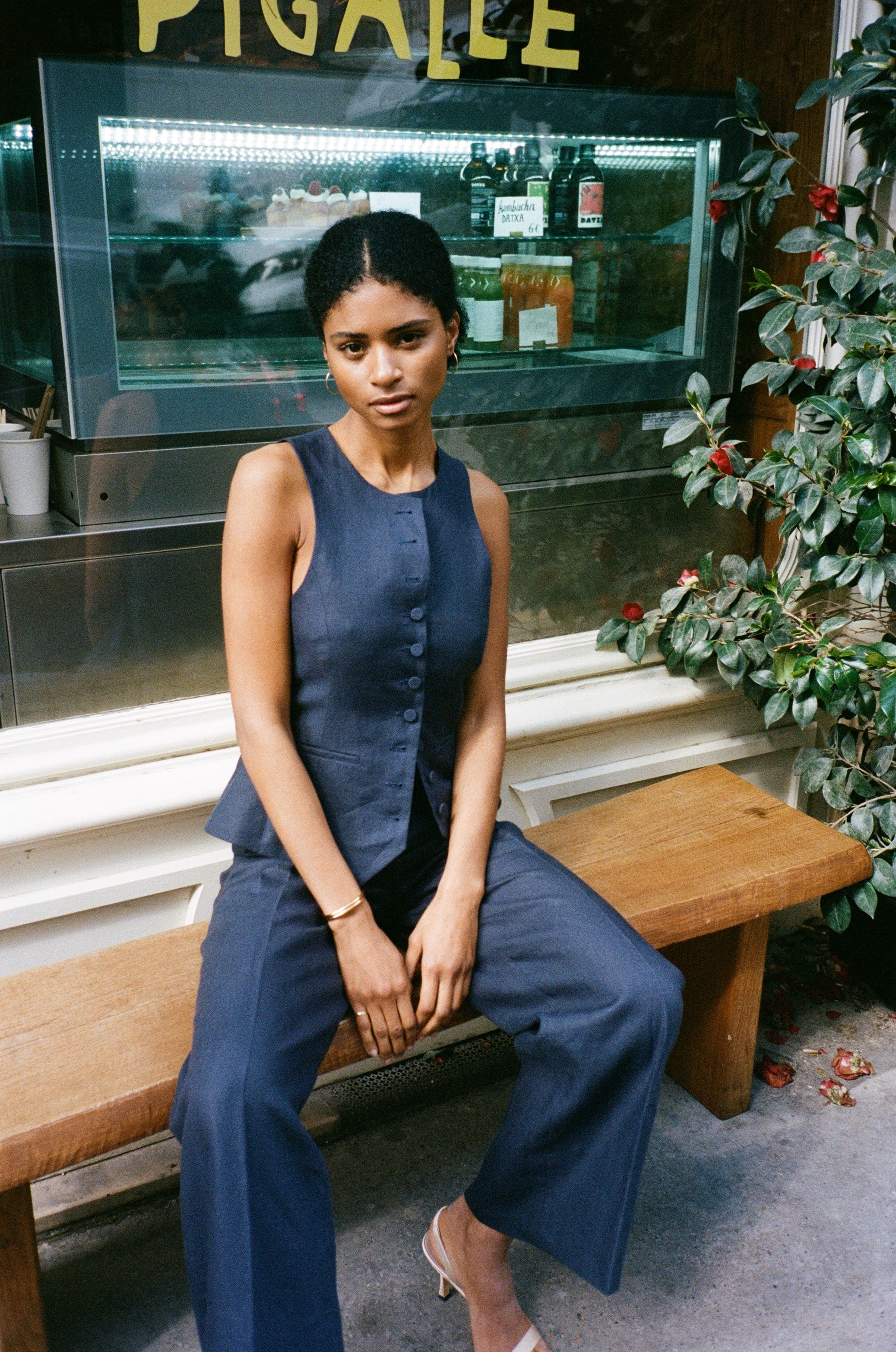 pantalon de tailleur femme toile de lin GOTS bleu marine Made in France par Facettes Studio