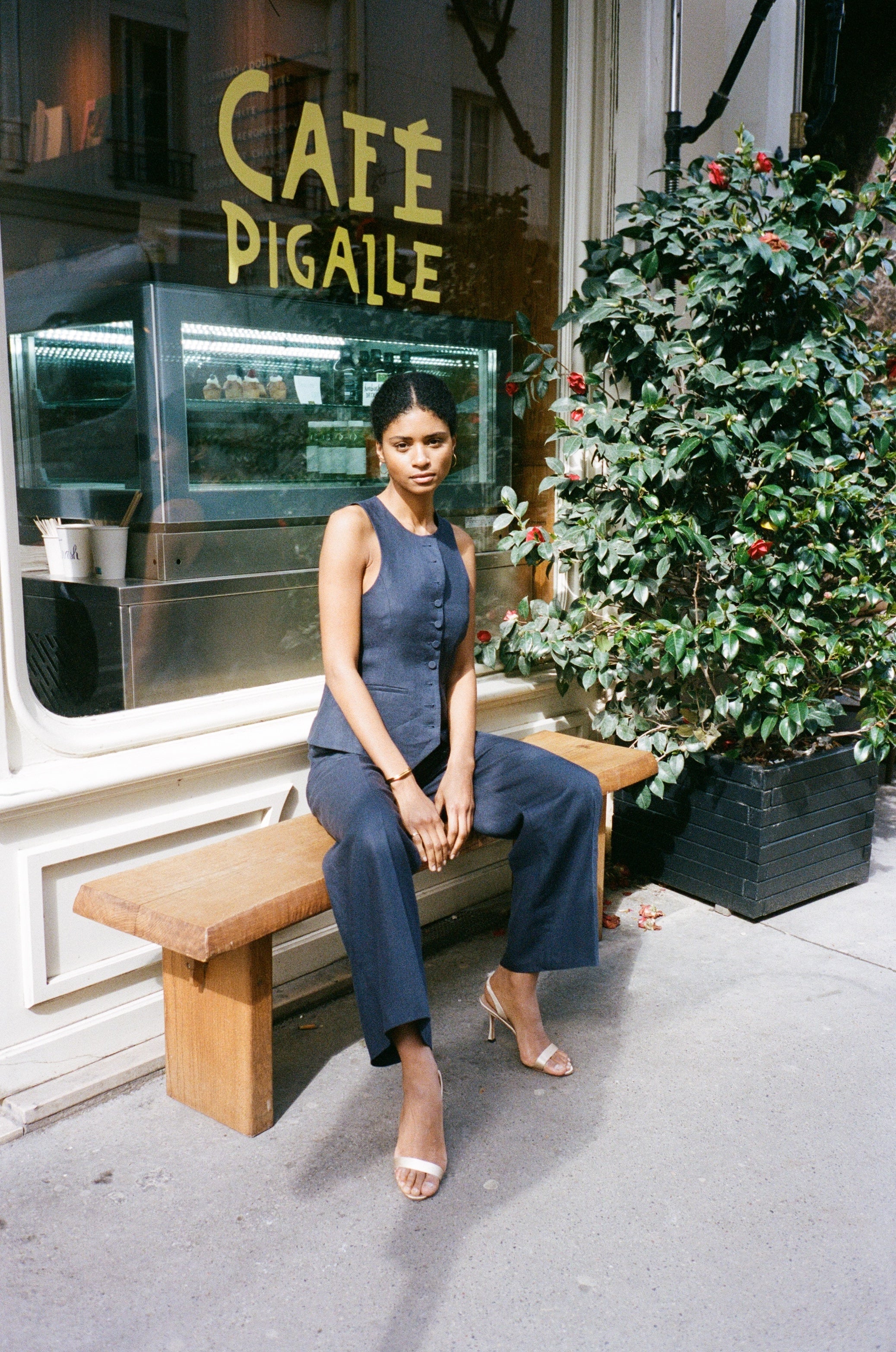 pantalon de tailleur femme toile de lin GOTS bleu marine Made in France par Facettes Studio