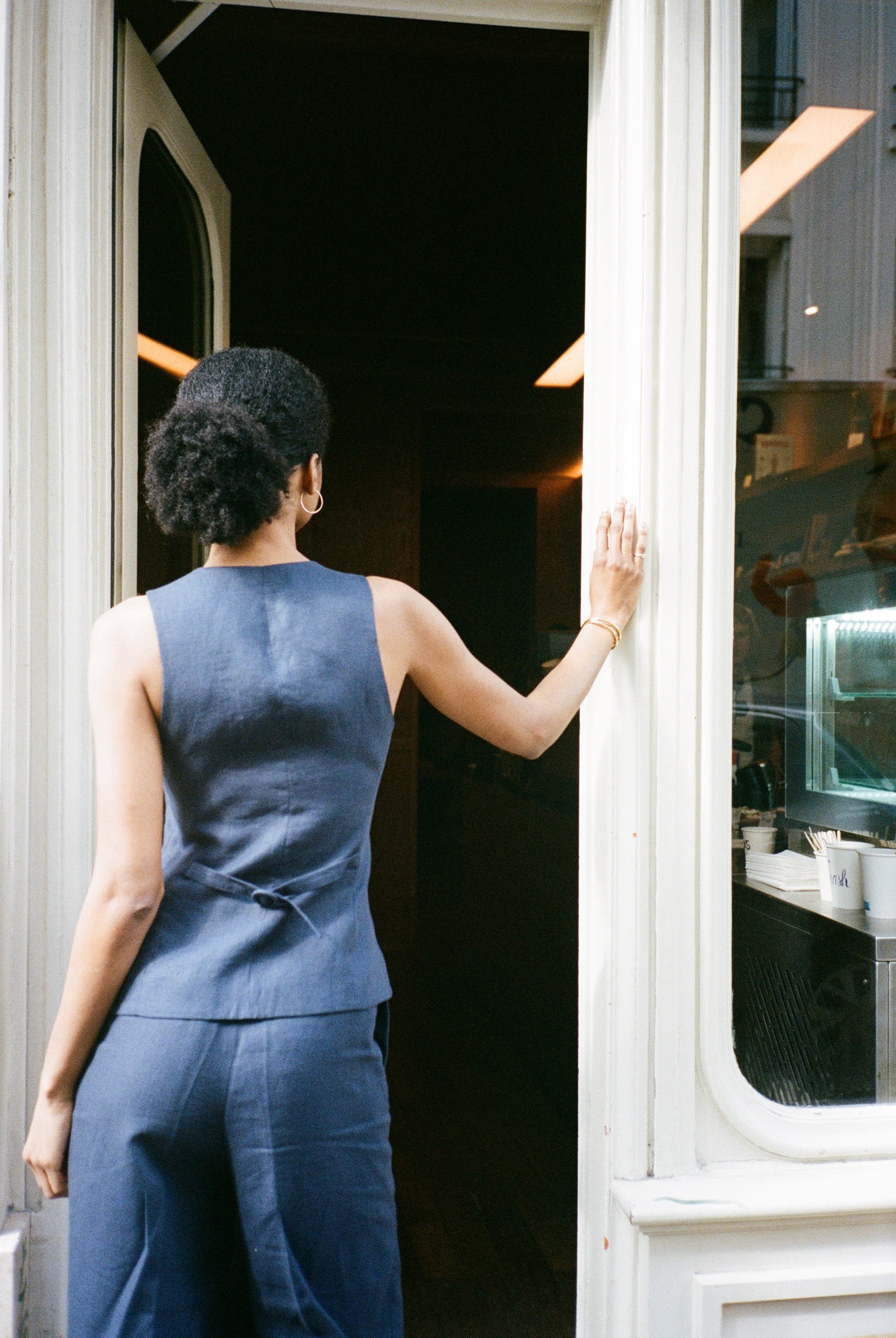 pantalon de tailleur femme toile de lin GOTS bleu marine Made in France par Facettes Studio