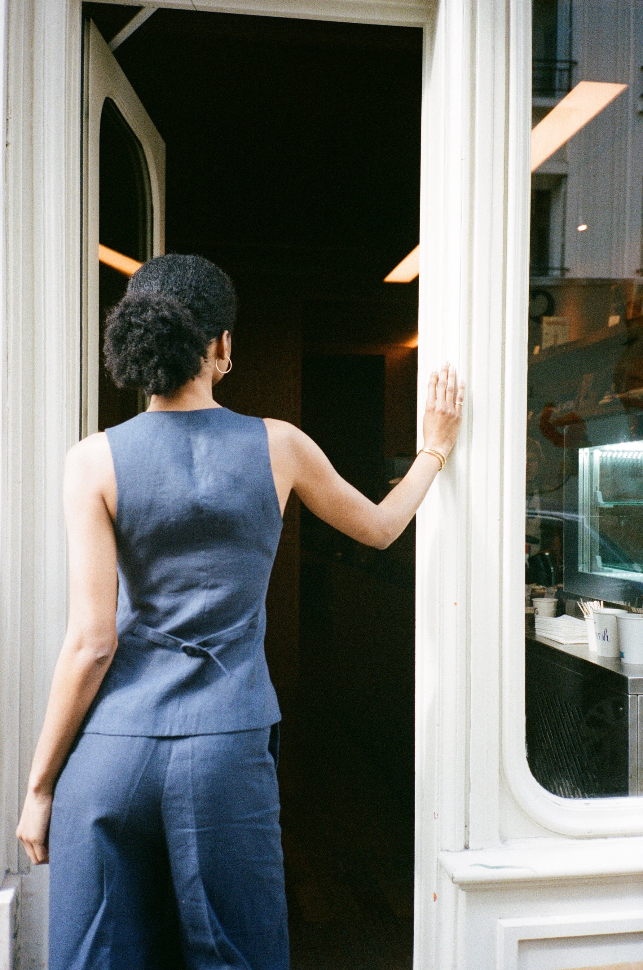 pantalon de tailleur femme toile de lin GOTS bleu marine Made in France par Facettes Studio