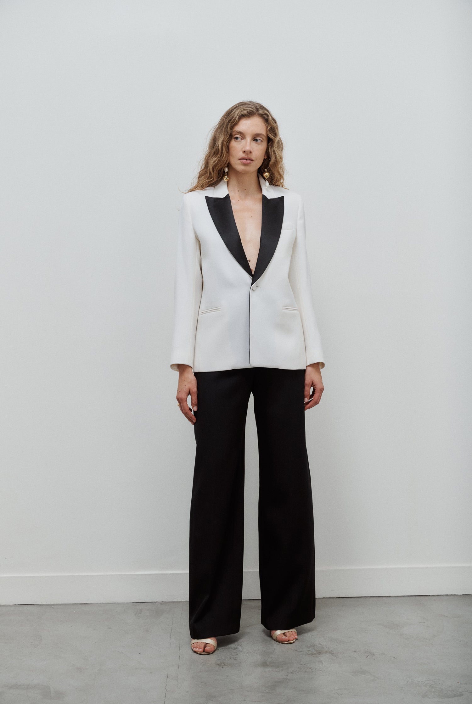 veste smoking femme blanc et noir Made in France par Facettes Studio