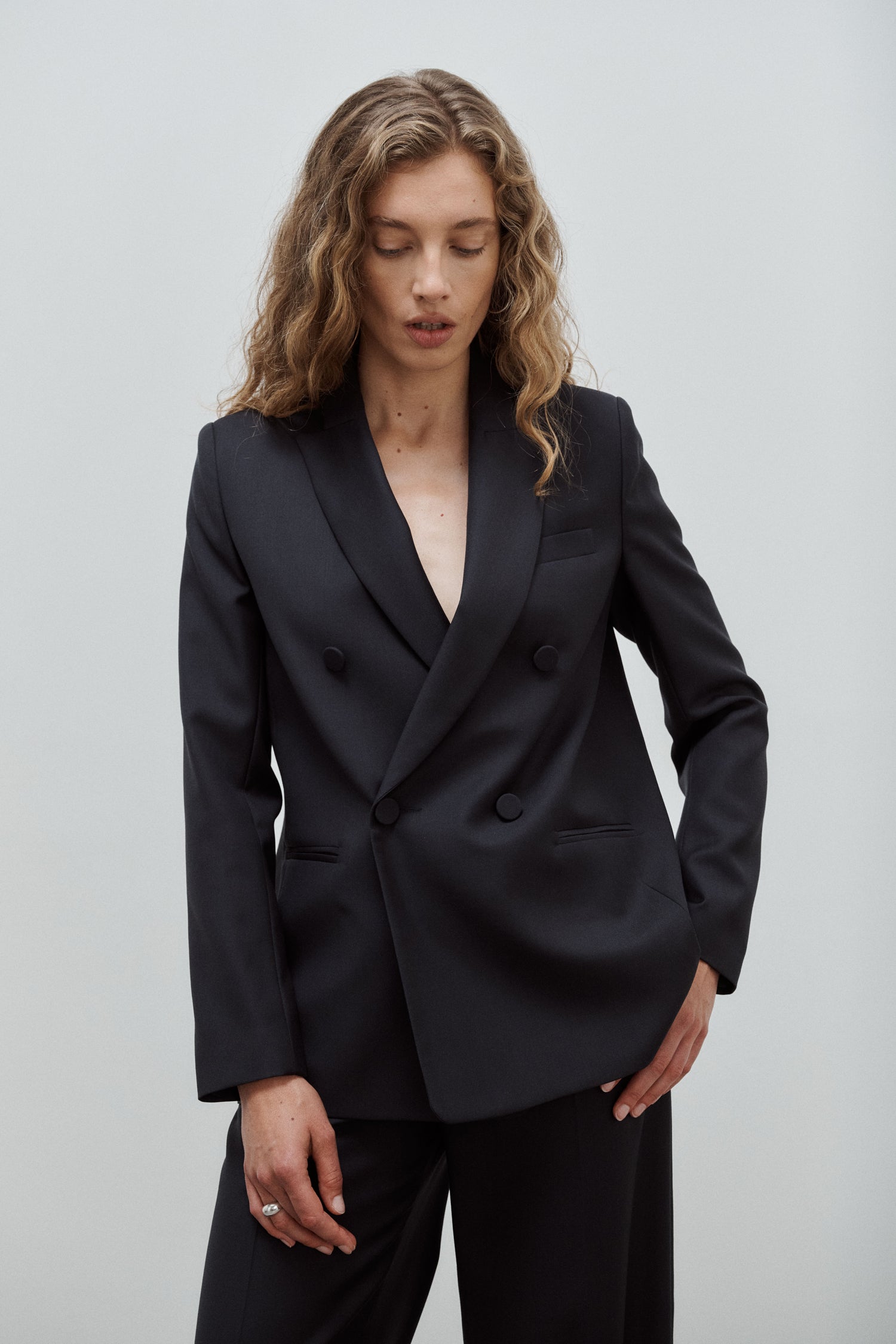 veste de tailleur croisée femme double boutonnage twill de laine noire Made in France par Facettes Studio