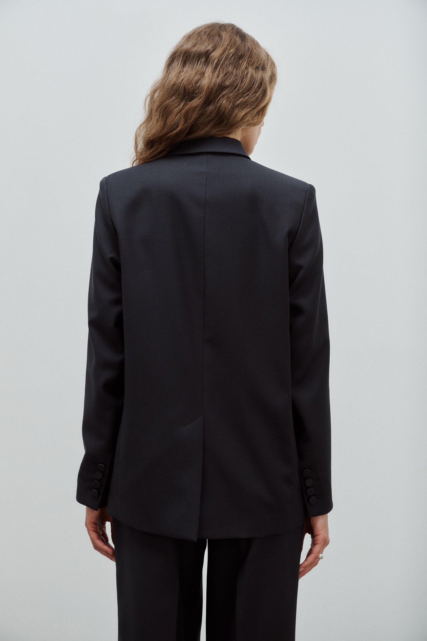 veste de tailleur croisée femme double boutonnage twill de laine noire Made in France par Facettes Studio