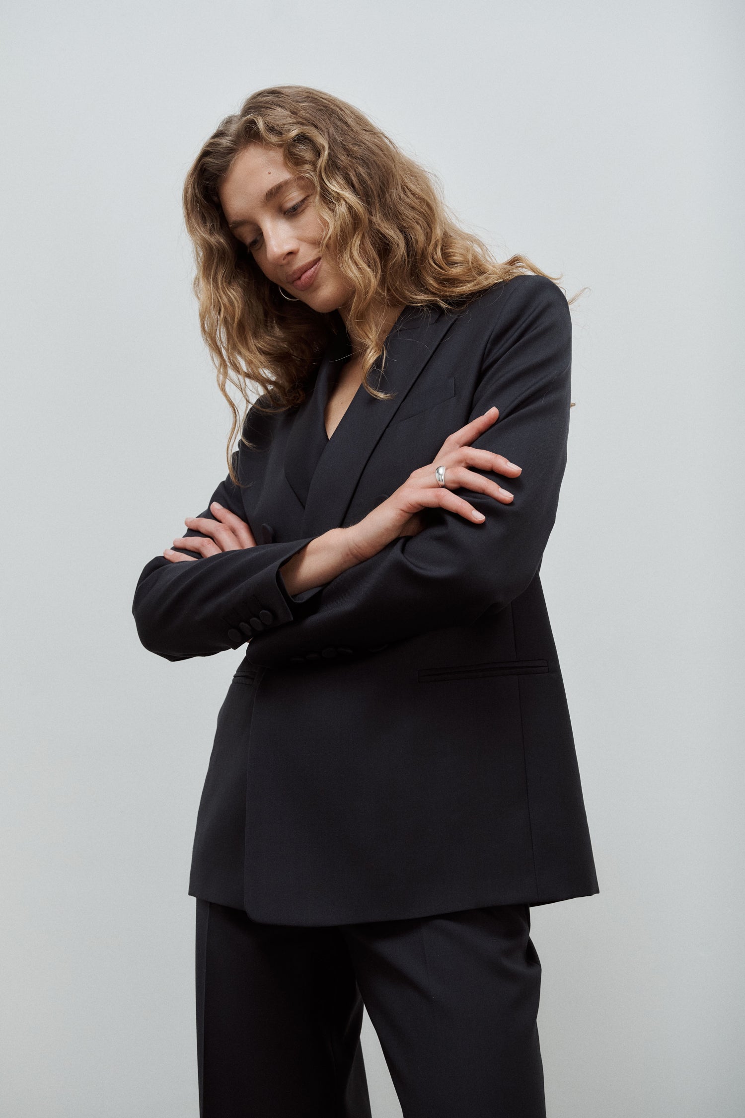 veste de tailleur croisée femme double boutonnage twill de laine noire Made in France par Facettes Studio